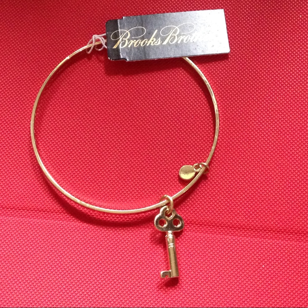 NEW-with tag  Brooks Brothers key charm gold color bracelet $58